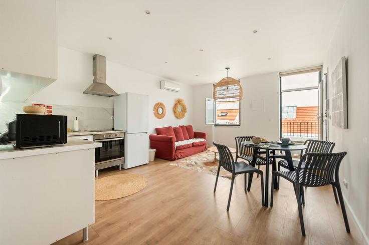 Salle de séjour élégante avec mobilier moderne dans un appartement à Building Rua João de Castilho - bmyguest - 1499884 à Ajuda, Lisbon