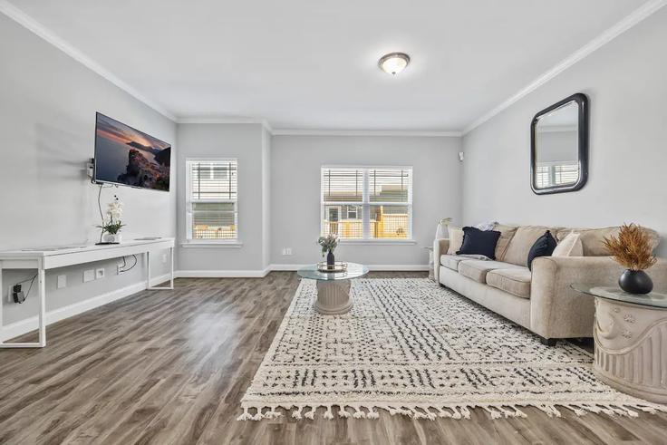 Elegant gestaltetes Wohnzimmer mit moderner Einrichtung in einer Wohnung im Building Memorial Drive Southeast - bnb-made-simple - 1609617 in Atlanta, Atlanta Elegant gestaltetes Wohnzimmer mit moderner Einrichtung in einer Wohnung im Building Memorial Drive Southeast - bnb-made-simple - 1609617 in Atlanta, Atlanta