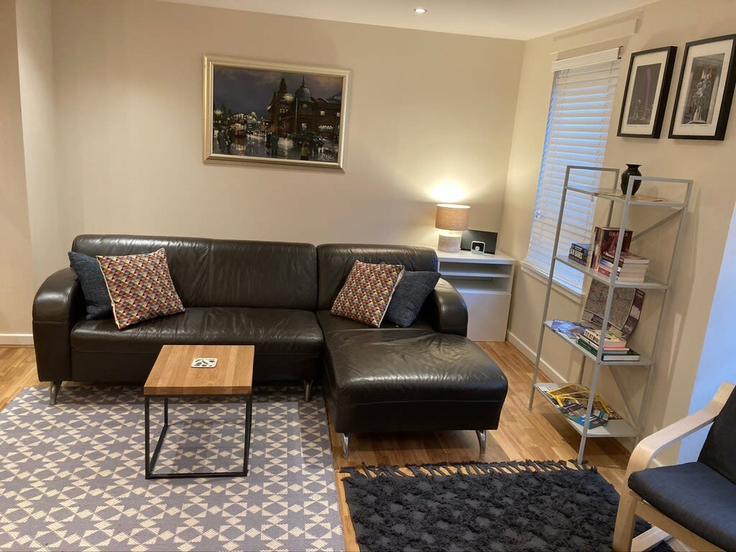 Woodlands and Park, Glasgow에 위치한 Building Grant Street - bnbhost - 1072775 아파트의 세련된 인테리어가 돋보이는 거실 Woodlands and Park, Glasgow에 위치한 Building Grant Street - bnbhost - 1072775 아파트의 세련된 인테리어가 돋보이는 거실