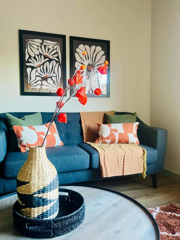 Elegant gestaltetes Wohnzimmer mit moderner Einrichtung in einer Wohnung im Building Castle Gait - bnbhost - 1620599 in Paisley West And Central, Paisley Elegant gestaltetes Wohnzimmer mit moderner Einrichtung in einer Wohnung im Building Castle Gait - bnbhost - 1620599 in Paisley West And Central, Paisley