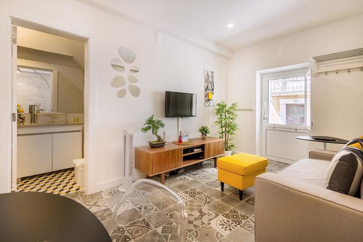 Building Rua de Marcos Marreiros - bnbird-homes-lda - 1556252 adresindeki bir dairede modern mobilyalarla zarif bir şekilde tasarlanmış oturma odası Misericórdia, Lisbon Building Rua de Marcos Marreiros - bnbird-homes-lda - 1556252 adresindeki bir dairede modern mobilyalarla zarif bir şekilde tasarlanmış oturma odası Misericórdia, Lisbon