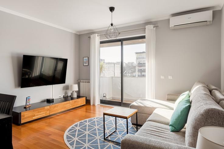 Salle de séjour élégante avec mobilier moderne dans un appartement à Building Avenida Gomes Pereira - bnbird-homes-lda - 1558929 à Benfica, Lisbon Salle de séjour élégante avec mobilier moderne dans un appartement à Building Avenida Gomes Pereira - bnbird-homes-lda - 1558929 à Benfica, Lisbon