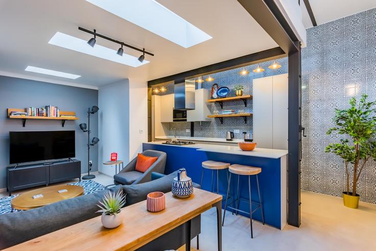 Santa Maria Maior, Lisbon에 위치한 Building Rua da Palma - bnbird-homes-lda - 1556157 유닛의 세련된 인테리어가 돋보이는 거실 Santa Maria Maior, Lisbon에 위치한 Building Rua da Palma - bnbird-homes-lda - 1556157 유닛의 세련된 인테리어가 돋보이는 거실