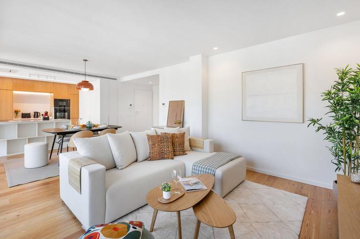 Vila Nova de Gaia CanideloのBuilding Rua Seca do Bacalhau - bnbird-homes-lda - 1556054のアパートメントにある、モダンな家具を備えたエレガントなデザインのリビングルーム Vila Nova de Gaia CanideloのBuilding Rua Seca do Bacalhau - bnbird-homes-lda - 1556054のアパートメントにある、モダンな家具を備えたエレガントなデザインのリビングルーム