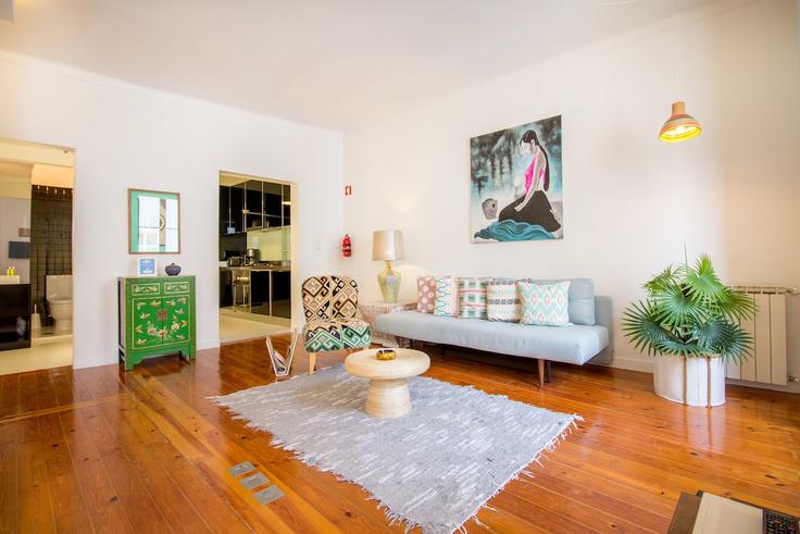 Salle de séjour élégante avec mobilier moderne dans un appartement à Building Rua da Misericórdia - bnbird-homes-lda - 1556260 à Misericórdia, Lisbon Salle de séjour élégante avec mobilier moderne dans un appartement à Building Rua da Misericórdia - bnbird-homes-lda - 1556260 à Misericórdia, Lisbon