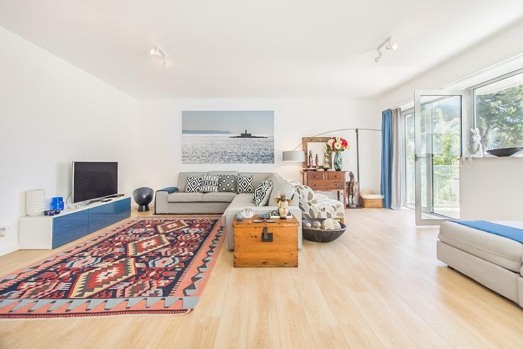 Sala de estar elegantemente projetada com móveis modernos em um apartamento no Building Rua Gonçalo Mendes da Maia - bnbird-homes-lda - 1555942 em Oeiras, Paço de Arcos & Caxias, Oeiras Sala de estar elegantemente projetada com móveis modernos em um apartamento no Building Rua Gonçalo Mendes da Maia - bnbird-homes-lda - 1555942 em Oeiras, Paço de Arcos & Caxias, Oeiras