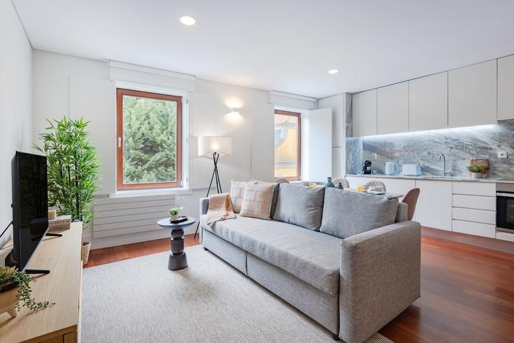 Sala de estar elegantemente projetada com móveis modernos em um apartamento no Building Rua da Maternidade - bnbird-homes-lda - 1556057 em União das freguesias de Cedofeita, Santo Ildefonso, Sé, Miragaia, São Nicolau e Vitória, Porto Sala de estar elegantemente projetada com móveis modernos em um apartamento no Building Rua da Maternidade - bnbird-homes-lda - 1556057 em União das freguesias de Cedofeita, Santo Ildefonso, Sé, Miragaia, São Nicolau e Vitória, Porto