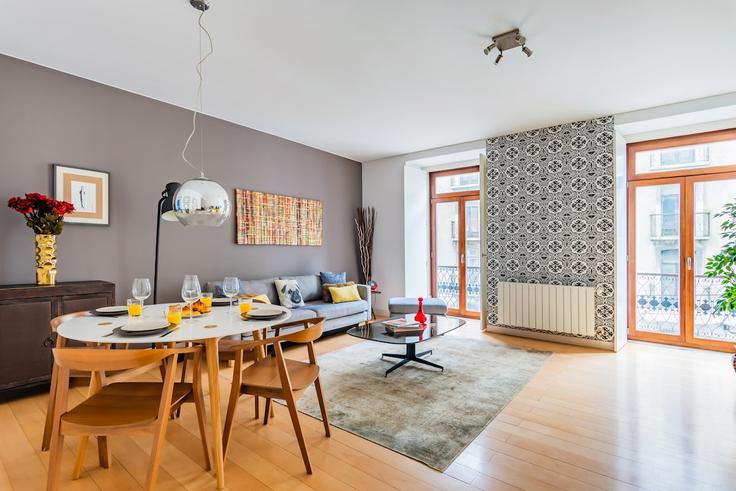 Santa Maria Maior, Lisbon에 위치한 Building Rua da Misericórdia - bnbird-homes-lda - 1556170 유닛의 세련된 인테리어가 돋보이는 거실 Santa Maria Maior, Lisbon에 위치한 Building Rua da Misericórdia - bnbird-homes-lda - 1556170 유닛의 세련된 인테리어가 돋보이는 거실