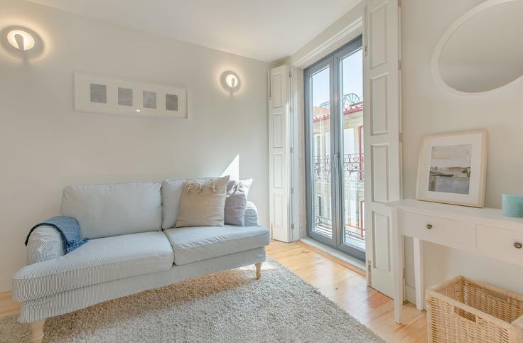 Building Rua do Pinheiro - bnbird-homes-lda - 1556076 adresindeki bir dairede modern mobilyalarla zarif bir şekilde tasarlanmış oturma odası União das freguesias de Cedofeita, Santo Ildefonso, Sé, Miragaia, São Nicolau e Vitória, Porto Building Rua do Pinheiro - bnbird-homes-lda - 1556076 adresindeki bir dairede modern mobilyalarla zarif bir şekilde tasarlanmış oturma odası União das freguesias de Cedofeita, Santo Ildefonso, Sé, Miragaia, São Nicolau e Vitória, Porto