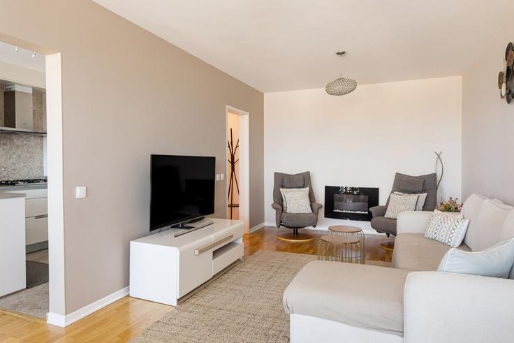 Cascais e Estoril, Cascais에 위치한 Building Rua Hibíscos - bnbird-homes-lda - 1555937 유닛의 세련된 인테리어가 돋보이는 거실