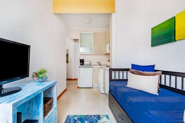 Building Rua da Condessa - bnbird-homes - 1256510 - LIS adresindeki bir dairede modern mobilyalarla zarif bir şekilde tasarlanmış oturma odası Santa Maria Maior, Lisbon