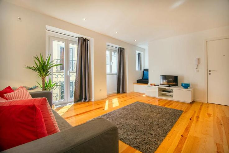 Lisbon MisericórdiaのBuilding Travessa da Portuguesa - bnbird-homes - 1256617 - LISのアパートメントにある、モダンな家具を備えたエレガントなデザインのリビングルーム