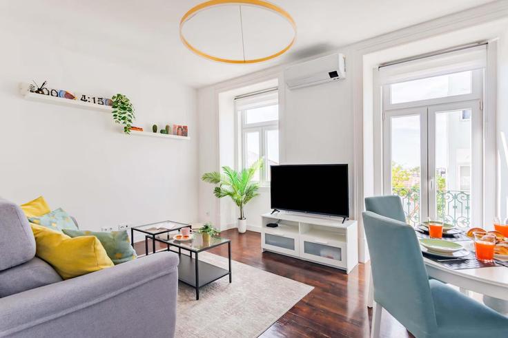 Arroios, Lisbon에 위치한 Building Rua Ilha Terceira - bnbird-homes - 1292116 - LIS 아파트의 세련된 인테리어가 돋보이는 거실