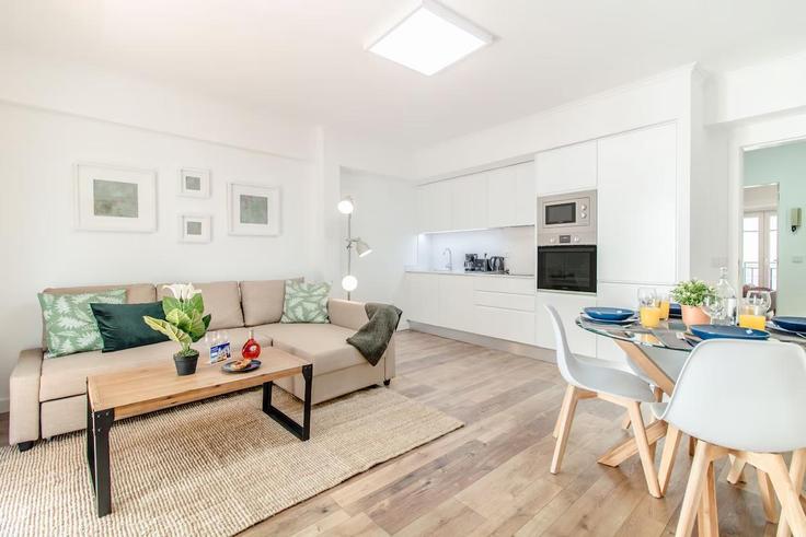 Santo António, Lisbon에 위치한 Building Rua do Carrião - bnbird-homes - 1256676 - LIS 아파트의 세련된 인테리어가 돋보이는 거실