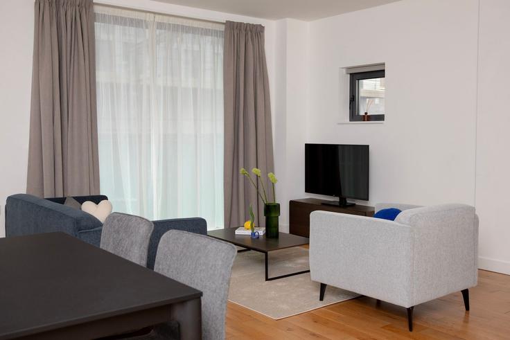 Elegant gestaltetes Wohnzimmer mit moderner Einrichtung in einer Wohnung im Building Chambers Street - bob-w-london-tower-hill-residences - 1602324 in London Borough of Tower Hamlets, London Elegant gestaltetes Wohnzimmer mit moderner Einrichtung in einer Wohnung im Building Chambers Street - bob-w-london-tower-hill-residences - 1602324 in London Borough of Tower Hamlets, London