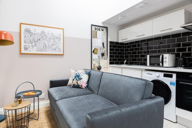 Elegante sala de estar con mobiliario moderno en un apartamento en Building Commercial Street - bobwcommercialhouse - 1058339 en London Borough of Tower Hamlets, London