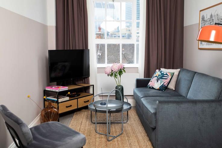 Elegante sala de estar con mobiliario moderno en un apartamento en Building Commercial Street - bobwcommercialhouse - 1058340 en London Borough of Tower Hamlets, London