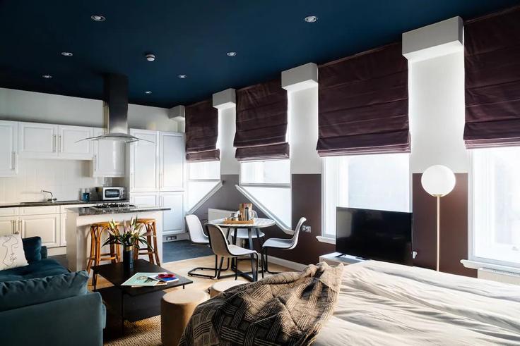 Elegantly designed living room with modern furnishings in an apartment at Building Great Tower Street - bobwtoweroflondon - 1058867 in City of London, London Elegantly designed living room with modern furnishings in an apartment at Building Great Tower Street - bobwtoweroflondon - 1058867 in City of London, London
