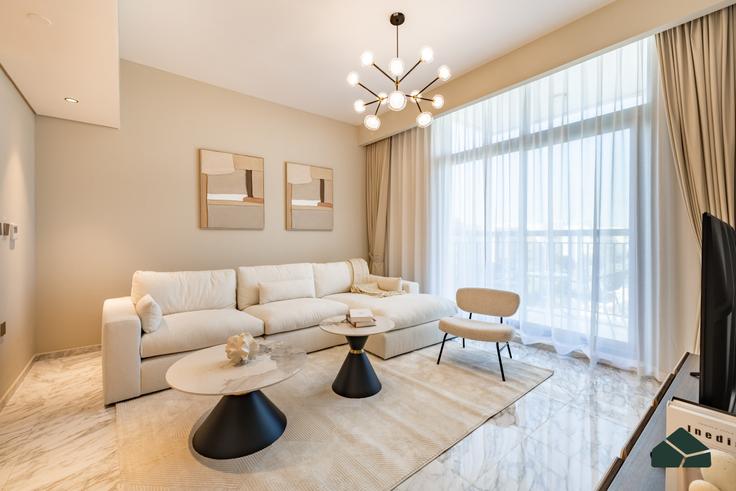 Jebel Ali Village, Dubai에 위치한 Building Gardens Boulevard - book-my-stay-holiday-homes-llc - 1353185 아파트의 세련된 인테리어가 돋보이는 거실