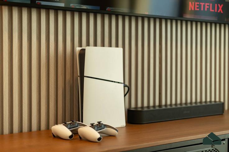 Salle de séjour élégante avec mobilier moderne dans un appartement à Building Tariaq Bedon Esm - book-my-stay-holiday-homes-llc - 1377814 à Al Kheeran First, Dubai