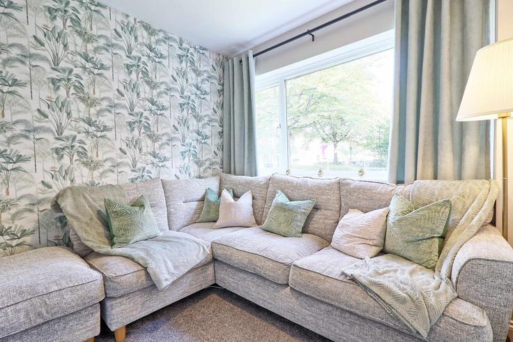 Elegant gestaltetes Wohnzimmer mit moderner Einrichtung in einer Wohnung im Building Bourne Court - book-my-stay - 1644089 in City of Colchester, Colchester Elegant gestaltetes Wohnzimmer mit moderner Einrichtung in einer Wohnung im Building Bourne Court - book-my-stay - 1644089 in City of Colchester, Colchester
