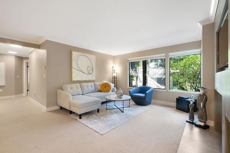 Salle de séjour élégante avec mobilier moderne dans un appartement à Building Bellevue Way Northeast - bookitrental-hostaway - 1231216 - SEA à Bellevue, Bellevue Salle de séjour élégante avec mobilier moderne dans un appartement à Building Bellevue Way Northeast - bookitrental-hostaway - 1231216 - SEA à Bellevue, Bellevue