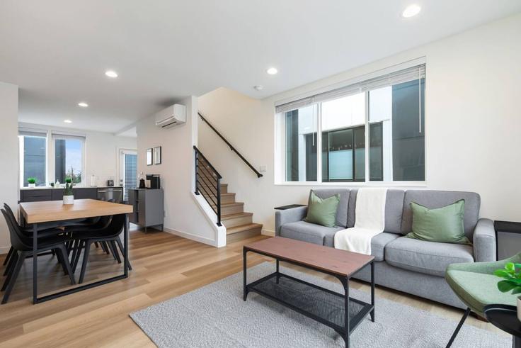 Seattle, Seattle에 위치한 Building 43rd Avenue South - bookitrental-hostaway - 1569699 유닛의 세련된 인테리어가 돋보이는 거실