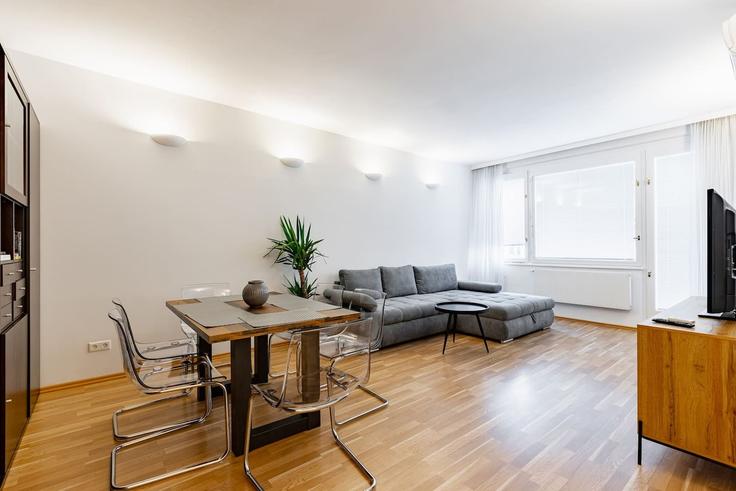 Vienna, Vienna에 위치한 Building Stubenbastei 1 - bosu-gmbh - 1500227 유닛의 세련된 인테리어가 돋보이는 거실