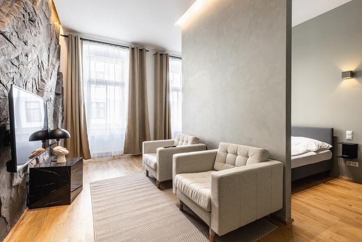 Elegante sala de estar con mobiliario moderno en un apartamento en Building Fockygasse 6 - bosu-gmbh - 1500257 en Vienna, Vienna Elegante sala de estar con mobiliario moderno en un apartamento en Building Fockygasse 6 - bosu-gmbh - 1500257 en Vienna, Vienna