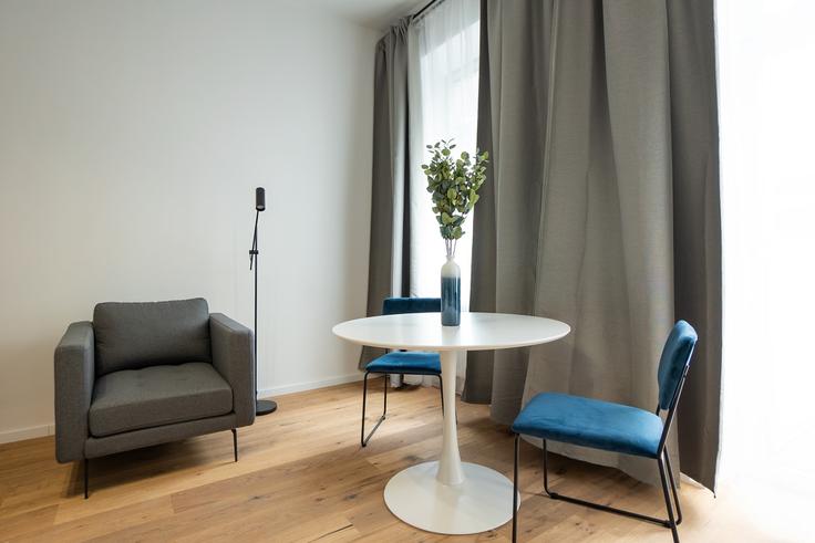 Vienna, Vienna에 위치한 Building Fasangasse 8 - bosu-gmbh - 1500301 유닛의 세련된 인테리어가 돋보이는 거실