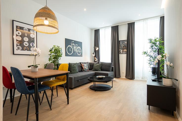 Elegante sala de estar con mobiliario moderno en un apartamento en Building Nödlgasse - bosu-gmbh - 1500302 en Vienna, Vienna Elegante sala de estar con mobiliario moderno en un apartamento en Building Nödlgasse - bosu-gmbh - 1500302 en Vienna, Vienna