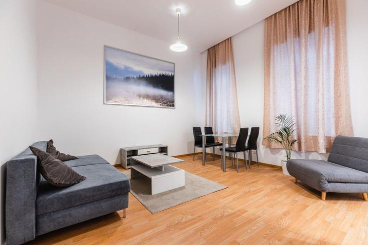 Salle de séjour élégante avec mobilier moderne dans un appartement à Building Allerheiligenplatz - bosu-gmbh - 1500246 à Vienna, Vienna Salle de séjour élégante avec mobilier moderne dans un appartement à Building Allerheiligenplatz - bosu-gmbh - 1500246 à Vienna, Vienna
