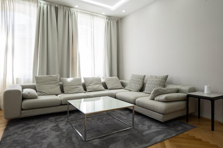 Salle de séjour élégante avec mobilier moderne dans un appartement à Building Kutschkergasse 1 - bosu-gmbh - 1500270 à Vienna, Vienna Salle de séjour élégante avec mobilier moderne dans un appartement à Building Kutschkergasse 1 - bosu-gmbh - 1500270 à Vienna, Vienna