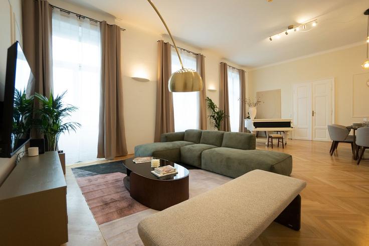 Salle de séjour élégante avec mobilier moderne dans un appartement à Building Schmerlingplatz - bosu-gmbh - 1500335 à Vienna, Vienna Salle de séjour élégante avec mobilier moderne dans un appartement à Building Schmerlingplatz - bosu-gmbh - 1500335 à Vienna, Vienna