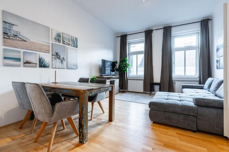 Elegante sala de estar con mobiliario moderno en un apartamento en Building Nödlgasse - bosu-gmbh - 1500256 en Vienna, Vienna Elegante sala de estar con mobiliario moderno en un apartamento en Building Nödlgasse - bosu-gmbh - 1500256 en Vienna, Vienna
