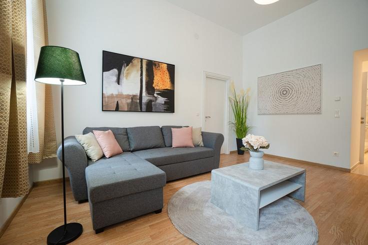 Salle de séjour élégante avec mobilier moderne dans un appartement à Building Allerheiligenplatz - bosu-gmbh - 1500274 à Vienna, Vienna Salle de séjour élégante avec mobilier moderne dans un appartement à Building Allerheiligenplatz - bosu-gmbh - 1500274 à Vienna, Vienna