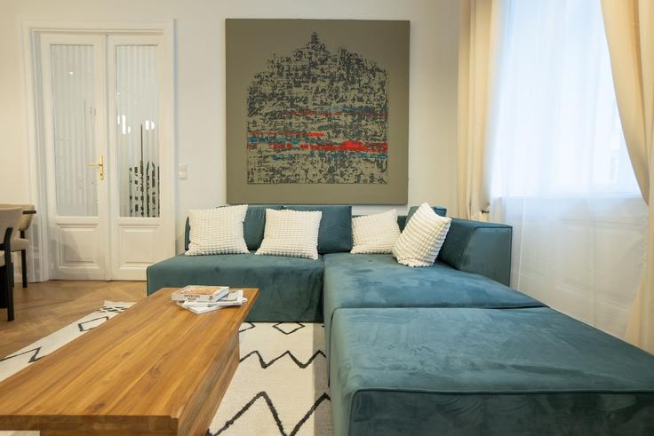Building Hörlgasse 5 - bosu-gmbh - 1500342 adresindeki bir dairede modern mobilyalarla zarif bir şekilde tasarlanmış oturma odası Vienna, Vienna