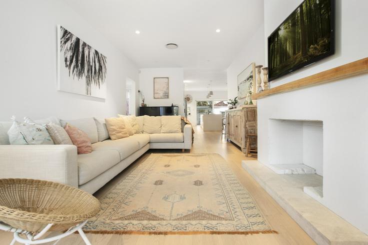 North Manly, Sydney에 위치한 Building Nenagh Street - boutiq-private-properties - 1337408 아파트의 세련된 인테리어가 돋보이는 거실 North Manly, Sydney에 위치한 Building Nenagh Street - boutiq-private-properties - 1337408 아파트의 세련된 인테리어가 돋보이는 거실