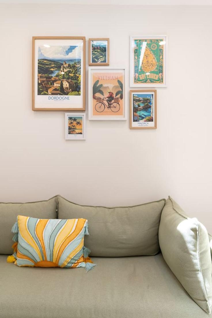 Elegante sala de estar con mobiliario moderno en un apartamento en Building Hayberry Street - boutiq-private-properties - 1464955 en Crows Nest, Sydney