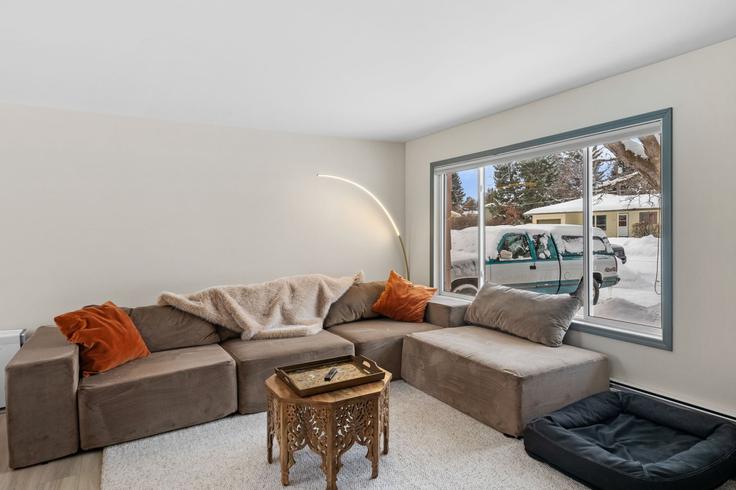 Bozeman, Bozeman에 위치한 Building South Bozeman Avenue - bozeman-guesthouse - 1292393 - USA 유닛의 세련된 인테리어가 돋보이는 거실