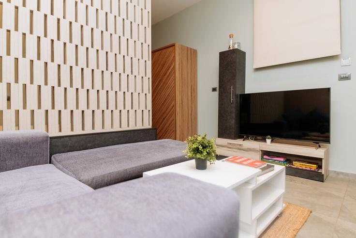 Elegante sala de estar con mobiliario moderno en un apartamento en Building Mohammed Thakeb - brassbell-hospitality-group - 1647413 en Zamalek, Cairo Elegante sala de estar con mobiliario moderno en un apartamento en Building Mohammed Thakeb - brassbell-hospitality-group - 1647413 en Zamalek, Cairo