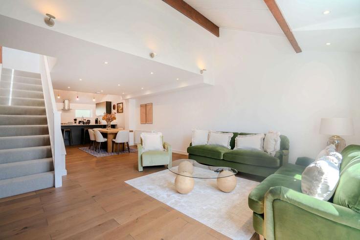 Elegant gestaltetes Wohnzimmer mit moderner Einrichtung in einer Wohnung im Building Elm Grove - brazier-legacy-holdings-ltd - 1539446 in London Borough of Merton, London Elegant gestaltetes Wohnzimmer mit moderner Einrichtung in einer Wohnung im Building Elm Grove - brazier-legacy-holdings-ltd - 1539446 in London Borough of Merton, London
