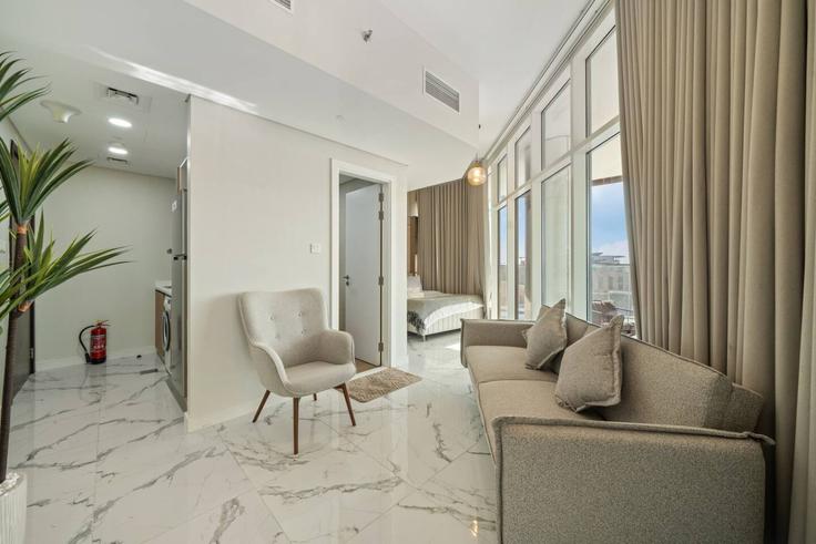 Building Tariaq Bedon Esm - breezy-bay-real-estate-llc - 1357371 adresindeki bir dairede modern mobilyalarla zarif bir şekilde tasarlanmış oturma odası Masdar City, Abu Dhabi Building Tariaq Bedon Esm - breezy-bay-real-estate-llc - 1357371 adresindeki bir dairede modern mobilyalarla zarif bir şekilde tasarlanmış oturma odası Masdar City, Abu Dhabi