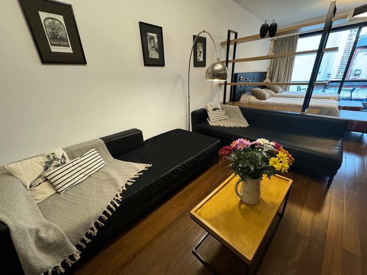 Elegant gestaltetes Wohnzimmer mit moderner Einrichtung in einer Wohnung im Building José Andrés Pacheco de Melo 1859 - bt-homes - 1500918 in Buenos Aires, Buenos Aires Elegant gestaltetes Wohnzimmer mit moderner Einrichtung in einer Wohnung im Building José Andrés Pacheco de Melo 1859 - bt-homes - 1500918 in Buenos Aires, Buenos Aires
