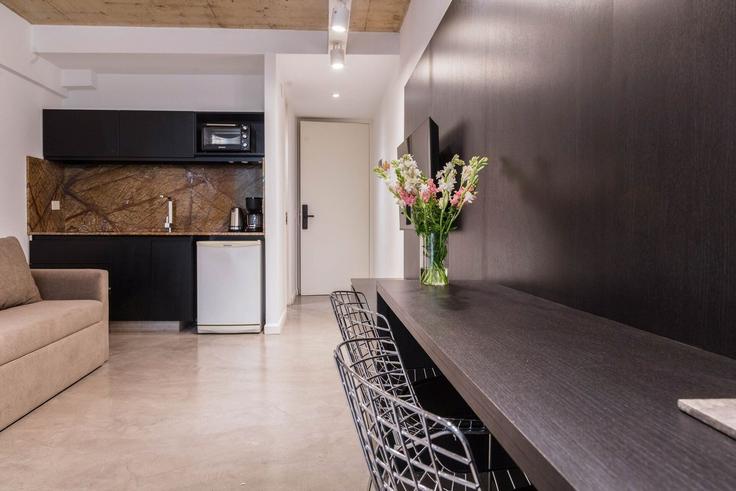 Buenos Aires, Buenos Aires에 위치한 Building Rodríguez Peña 1063 - bt-homes - 1500955 유닛의 세련된 인테리어가 돋보이는 거실 Buenos Aires, Buenos Aires에 위치한 Building Rodríguez Peña 1063 - bt-homes - 1500955 유닛의 세련된 인테리어가 돋보이는 거실