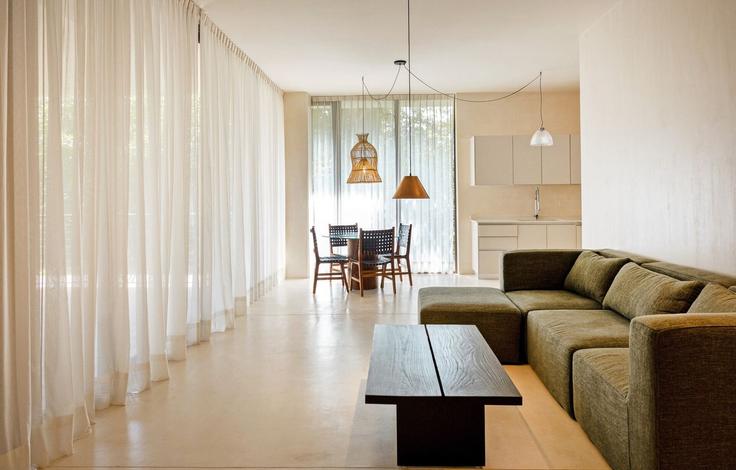 Elegante sala de estar con mobiliario moderno en un apartamento en Building Aldea Zama - bt-homes - 1500872 en Tulum, Tulum