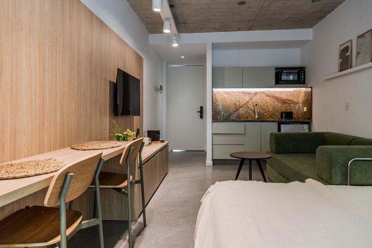 Buenos Aires, Buenos Aires에 위치한 Building Rodríguez Peña 1063 - bt-homes - 1512123 유닛의 세련된 인테리어가 돋보이는 거실 Buenos Aires, Buenos Aires에 위치한 Building Rodríguez Peña 1063 - bt-homes - 1512123 유닛의 세련된 인테리어가 돋보이는 거실