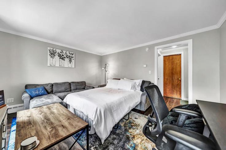 Hamburg HamburgのBuilding Union Street - buffalo-corporate-housing-llc - 1473307のアパートメントにある、モダンな家具を備えたエレガントなデザインのリビングルーム