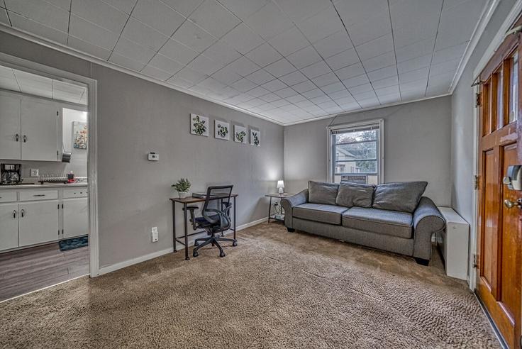 Hamburg HamburgのBuilding Union Street - buffalo-corporate-housing-llc - 1473308のアパートメントにある、モダンな家具を備えたエレガントなデザインのリビングルーム