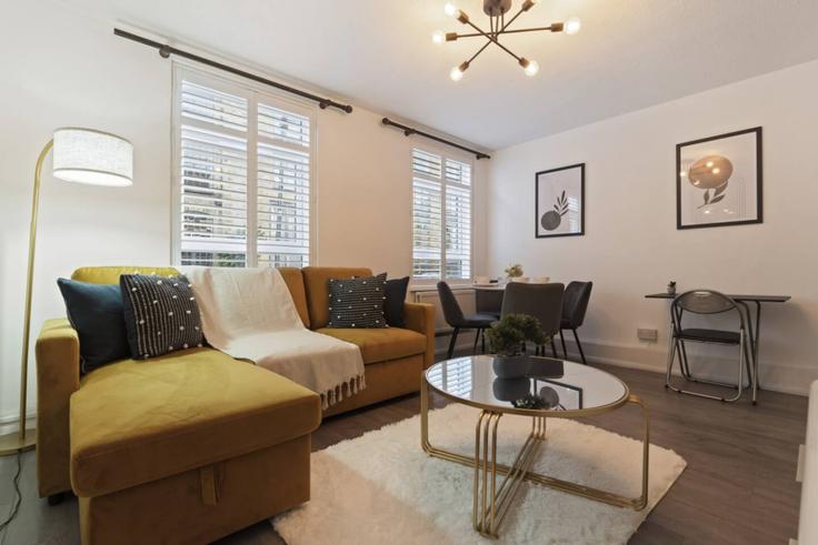 Elegant gestaltetes Wohnzimmer mit moderner Einrichtung in einer Wohnung im Building Wyfold Road - bwp - 1231587 in London Borough of Hammersmith and Fulham, London Elegant gestaltetes Wohnzimmer mit moderner Einrichtung in einer Wohnung im Building Wyfold Road - bwp - 1231587 in London Borough of Hammersmith and Fulham, London